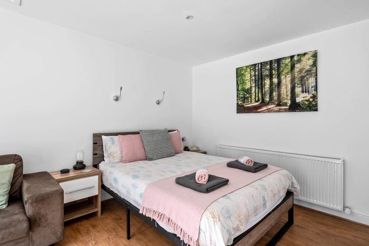 Number 2, Lytton Tree Lodge, Reydon, Southwold ภายนอก รูปภาพ